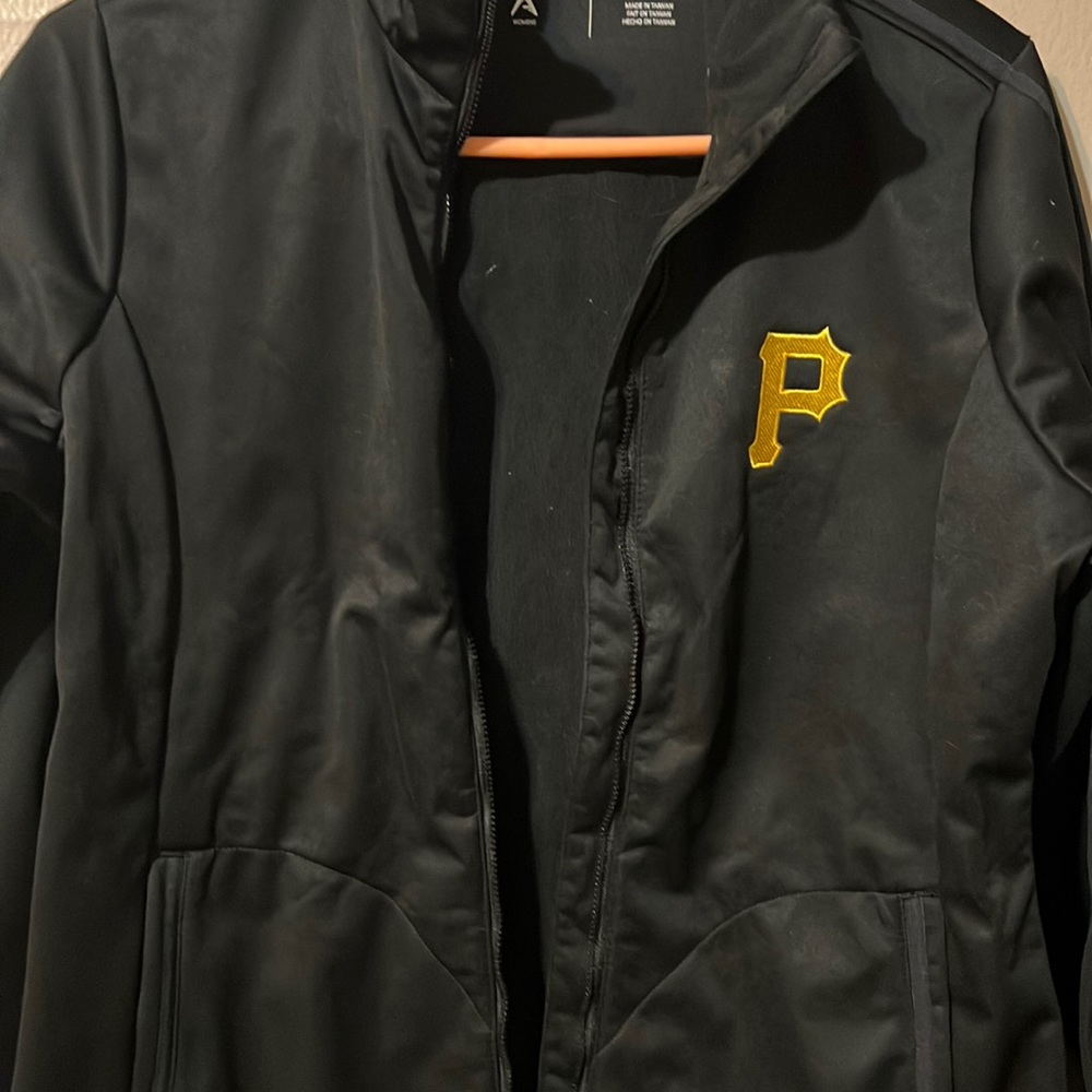 Antigua women’s  black mid weight  Pittsburgh Pirates jacket size Large